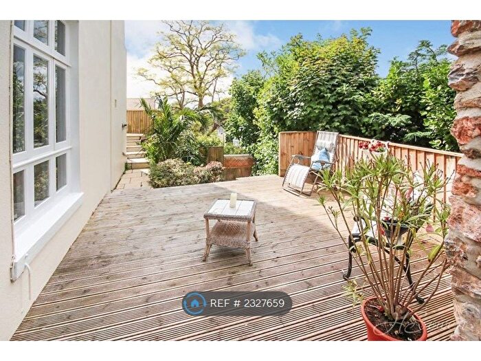 3 Bedroom Flat To Rent In The Lawn, Torquay, TQ1
