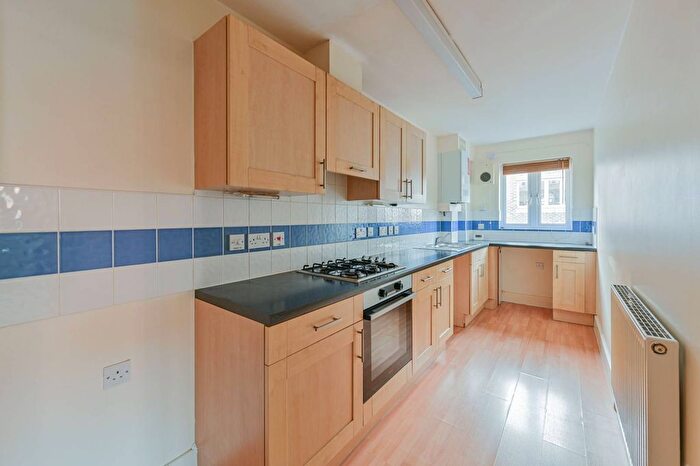 2 Bedroom Flat To Rent In Miles Road, Mitcham, CR4