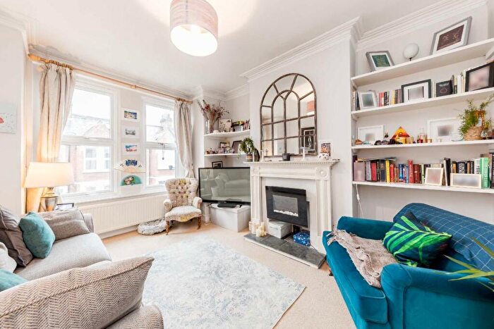 3 Bedroom Maisonette For Sale In Inglemere Road, Tooting, CR4