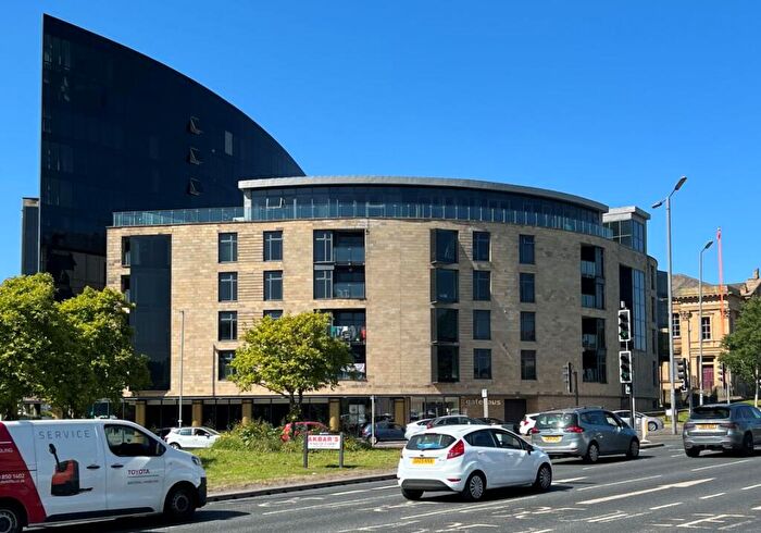 2 Bedroom Flat For Sale In The Gatehaus, Leeds Road, Bradford, West Yorkshire, BD1