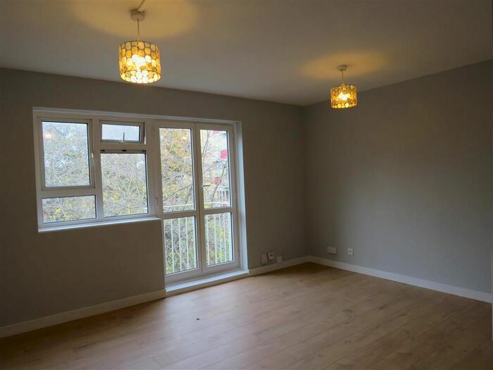 3 Bedroom Flat To Rent In Sheen Road, Richmond, TW9