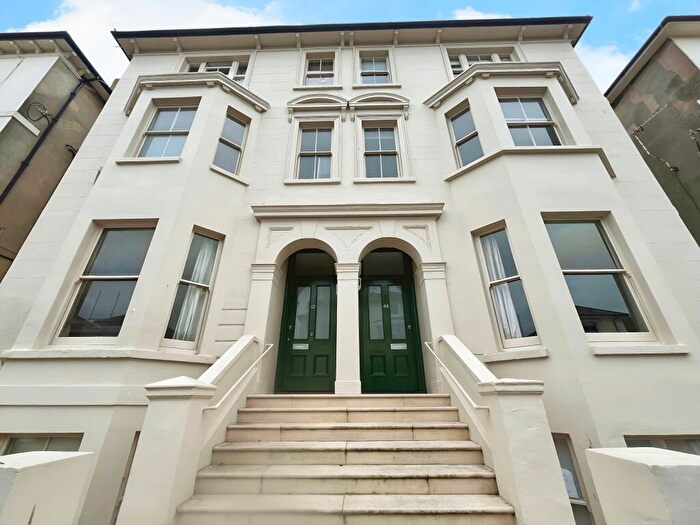 2 Bedroom Apartment To Rent In Hova Villas, Hove, BN3