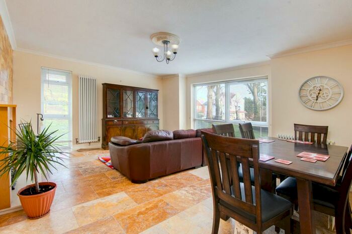 3 Bedroom Apartment To Rent In Summerfield Court, Hermitage Road, Edgbaston, Birmingham, B15