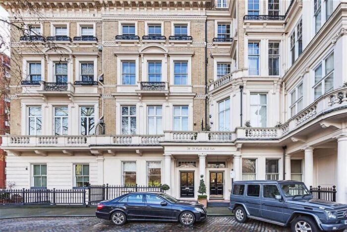 3 Bedroom Flat To Rent In Hyde Park Gate, London, SW7