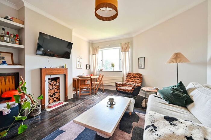 2 Bedroom Flat To Rent In Peckham Rye, East Dulwich, London, SE22