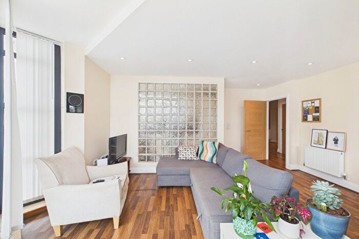 2 Bedroom Flat To Rent In Bonham Court, Robinhood Lane, Winnersh, Berkshire, RG41