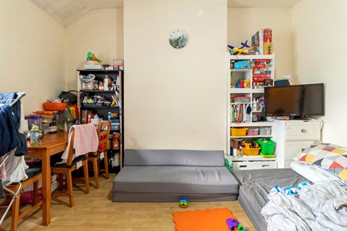 1 Bedroom Flat To Rent In High Street, High Barnet, EN5