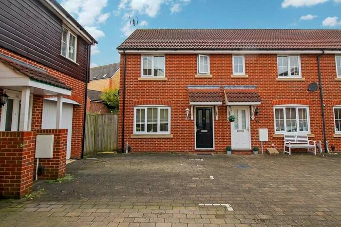 3 Bedroom End Of Terrace House To Rent In Cleveland Road, Moulden View, Swindon, SN5