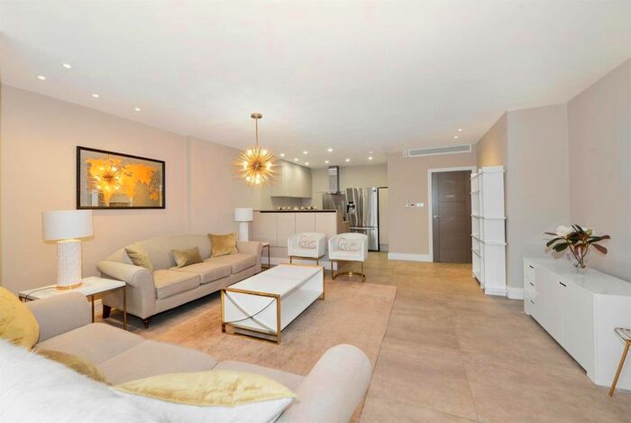 2 Bedroom Flat To Rent In Lyndhurst Road, London, NW3
