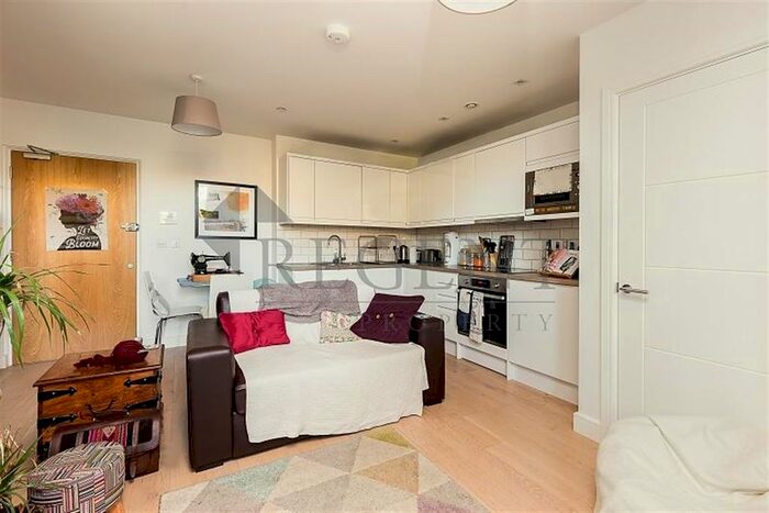 1 Bedroom Flat To Rent In Brook House, Cricket Green, CR4