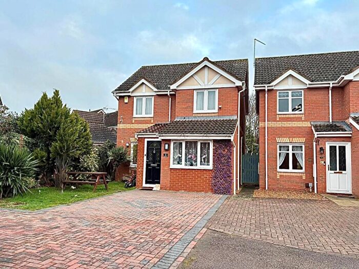 3 Bedroom Detached House For Sale In Brindlestone Close, Hunsbury Meadows, Northampton, NN4