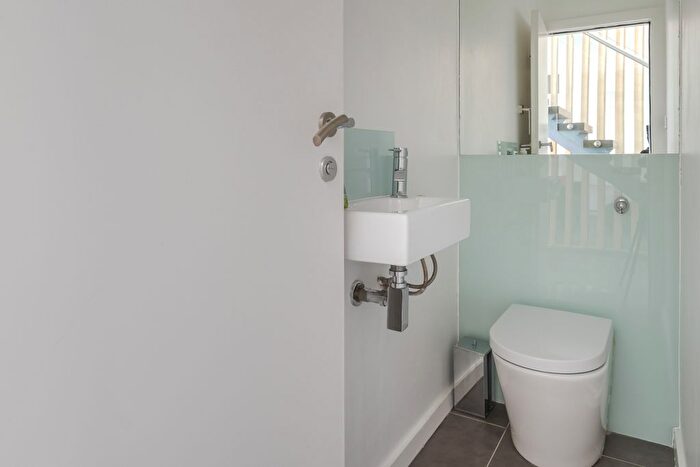 4 Bedroom Terraced House To Rent In Tottenham Road, London, N1