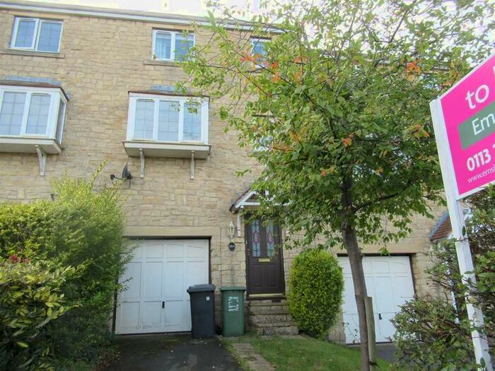 3 Bedroom Town House To Rent In Micklefield, LS25