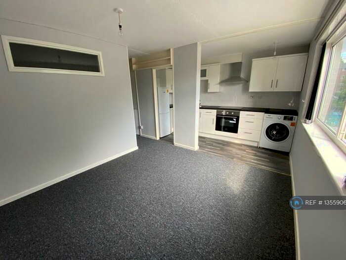 1 Bedroom Flat To Rent In Duncan Court, Southampton, SO19