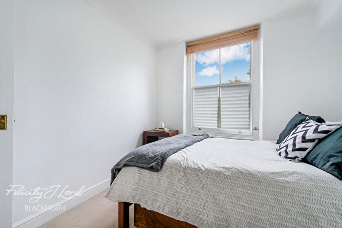 2 Bedroom Apartment For Sale In Vanbrugh Park, London, SE3