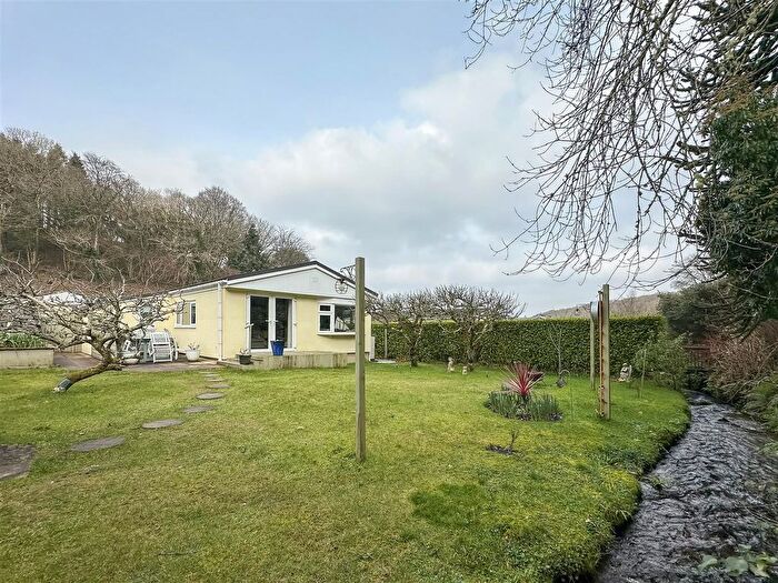 2 Bedroom Mobile/park Home For Sale In Cosawes Park Homes, Perranarworthal, Truro, TR3