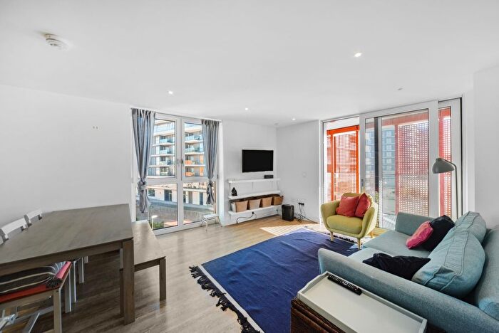 2 Bedroom Flat To Rent In Cable Walk, London, SE10