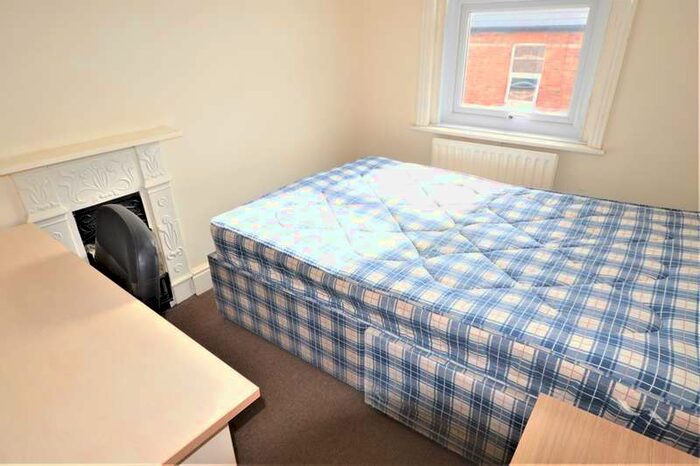 1 Bedroom Detached House To Rent In Frampton Road, Winton, BH9