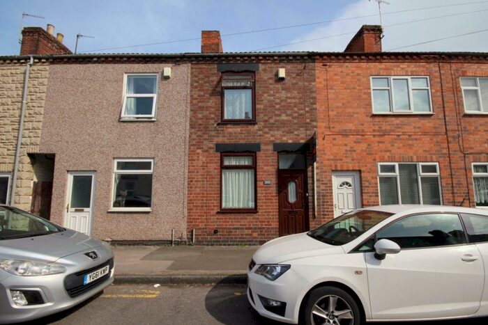 3 Bedroom House To Rent In Wetmore Road, Staffordshire, DE14