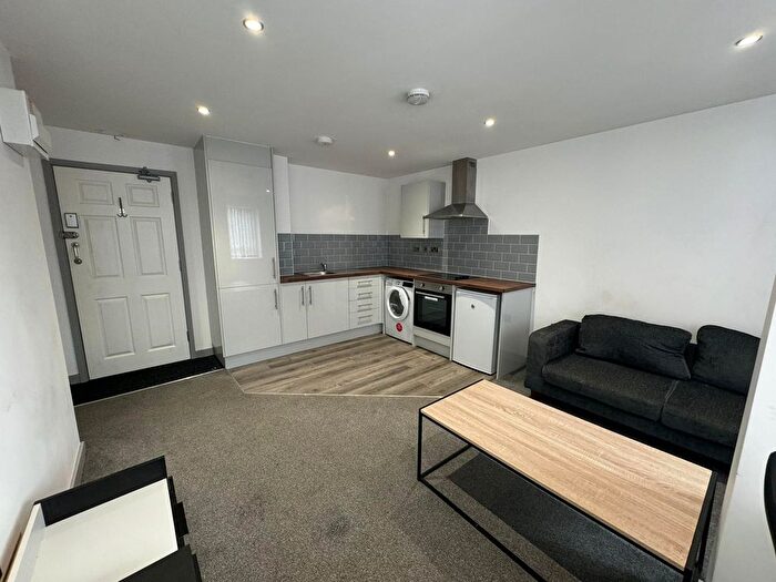 1 Bedroom Flat To Rent In South Street, Hull, HU1