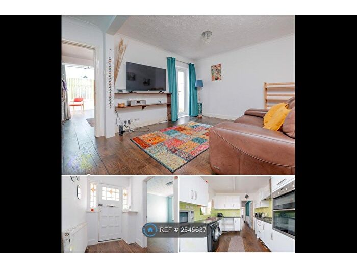 3 Bedroom Bungalow To Rent In Albion Road, Christchurch, BH23