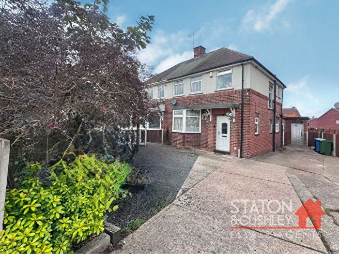 3 Bedroom Semi-detached House For Sale In Laurel Avenue, Forest Town, NG19