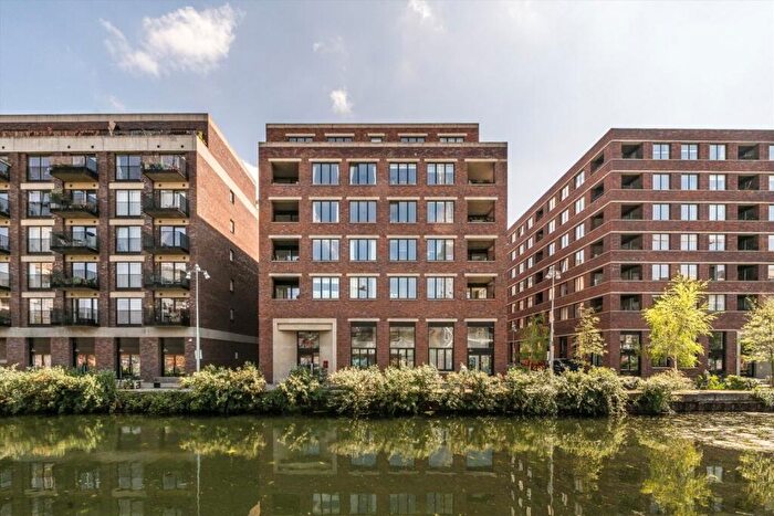 2 Bedroom Flat To Rent In Rookwood Way, Hackney Wick, E3