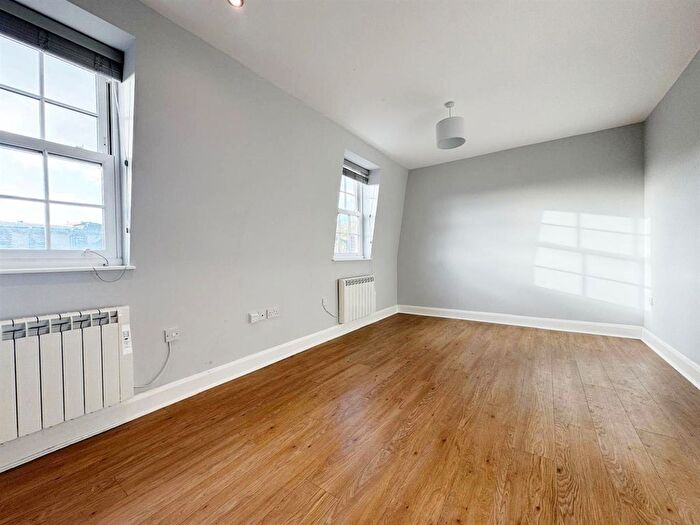 2 Bedroom Flat To Rent In Crendon Street, High Wycombe, HP13