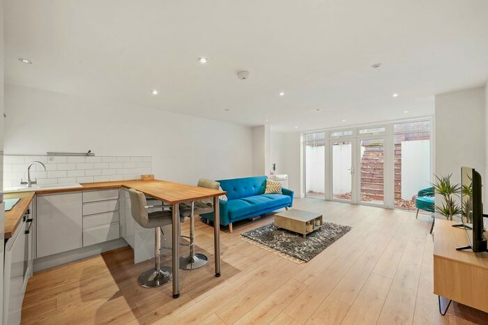 2 Bedroom Flat To Rent In Anerley Road, London, SE19