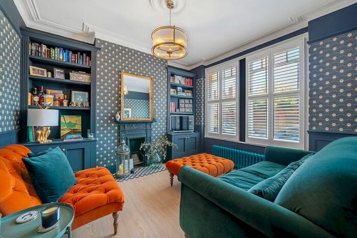 2 Bedroom Maisonette For Sale In Kingswood Road, SW2