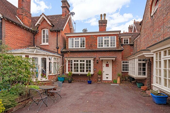 2 Bedroom Mews For Sale In Stable Mews, Tunbridge Wells, Kent, TN4