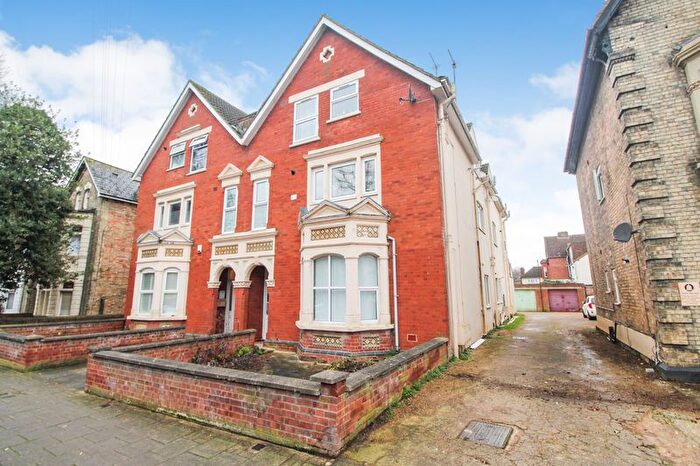 1 Bedroom Flat For Sale In Chaucer Road, Bedford, MK40