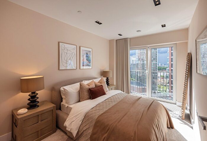 2 Bedroom Flat For Sale In Keybridge, Exchange Gardens, London, SW8 - Photo 11