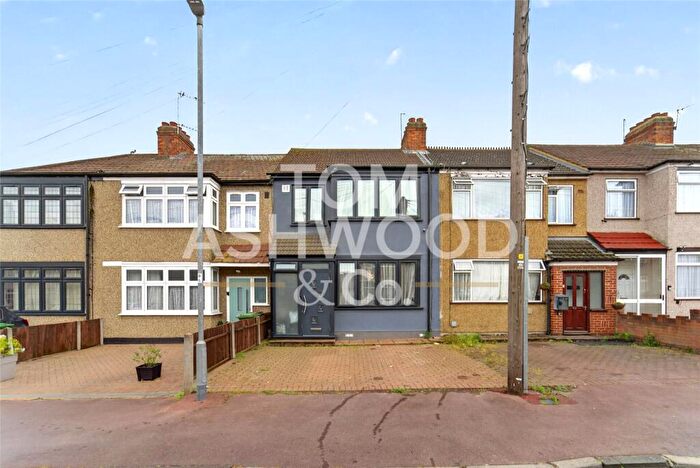 3 Bedroom Terraced House For Sale In Hamden Crescent, Dagenham, RM10