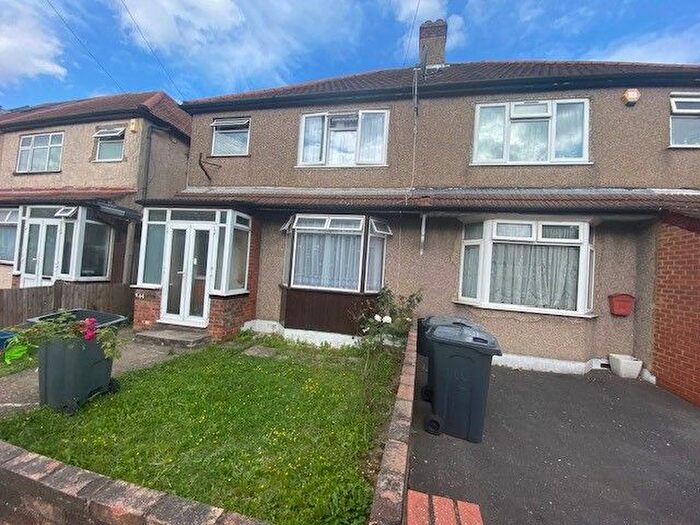 4 Bedroom Semi-Detached House To Rent In Wellington Road South, Hounslow, TW4