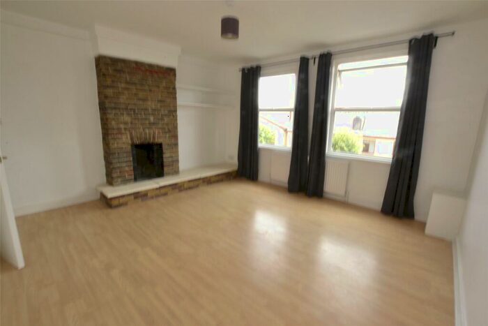 Apartment To Rent In Brighton Road, South Croydon, CR2