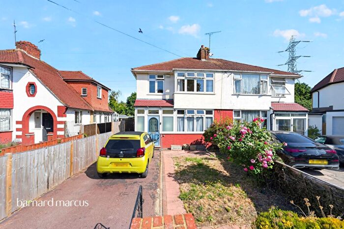 3 Bedroom Semi-Detached House For Sale In Brockenhurst Avenue, Worcester Park, KT4