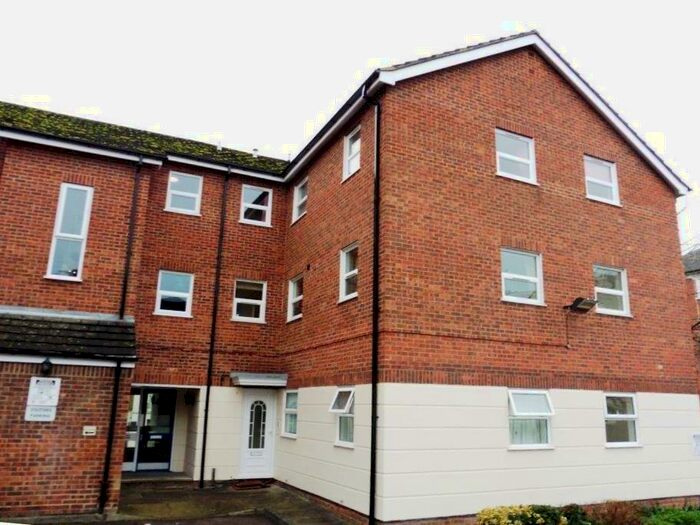 2 Bedroom Apartment To Rent In Ridgeborough Court, Reading, RG1