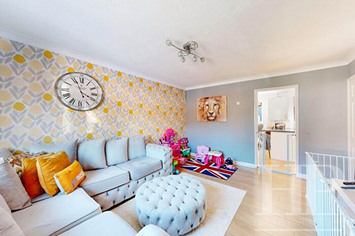 3 Bedroom End Of Terrace House For Sale In Capsey Road, Ifield, RH11