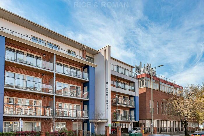 1 Bedroom Flat To Rent In Meadows House, New Zealand Avenue, Walton On Thames, KT12