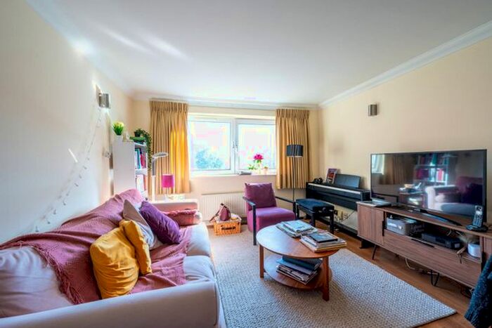2 Bedroom Flat To Rent In The Broadway, Wimbledon, London, SW19