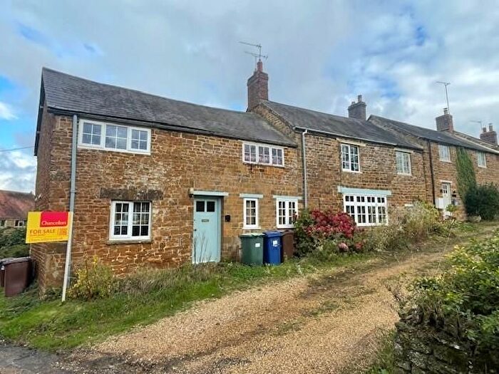 2 Bedroom Flat For Sale In Wardington, Oxfordshire, OX17