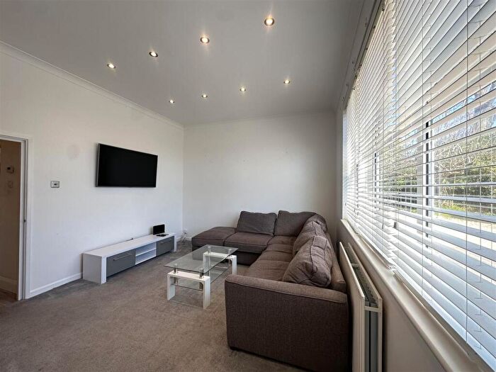 2 Bedroom Apartment To Rent In Kings Avenue, Lower Parkstone, BH14