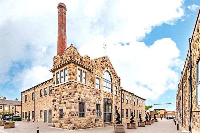 2 Bedroom Apartment For Sale In Flat, Dyehouse Walk, Yeadon, Leeds, LS19