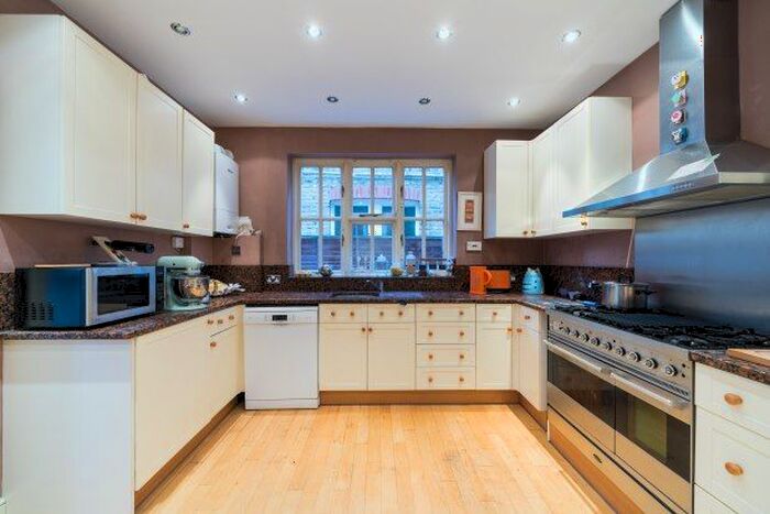 2 Bedroom Property To Rent In Winchester Road, Twickenham, TW1