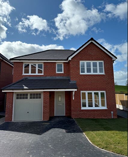 4 Bedroom House To Rent In Let Agreed, LL16