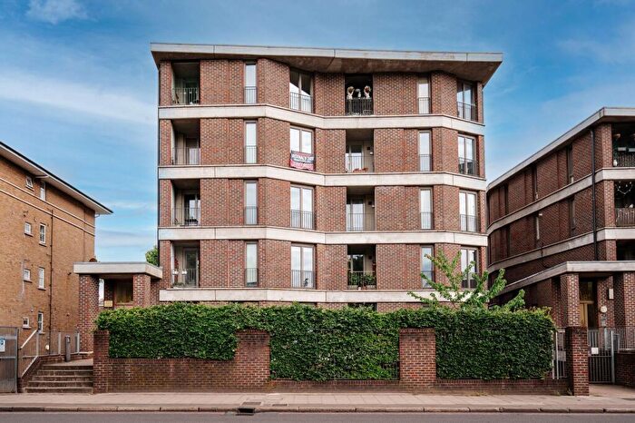 2 Bedroom Flat For Sale In Seven Sisters Road, London, N4