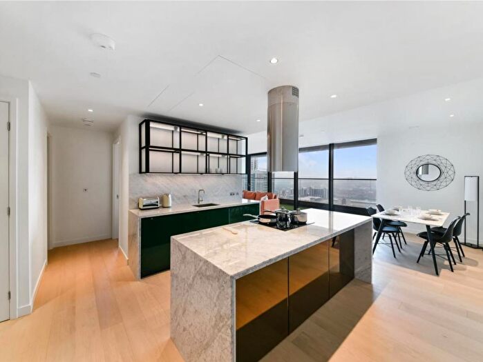 2 Bedroom Flat For Sale In Hobart Building, Wards Place, London, E14