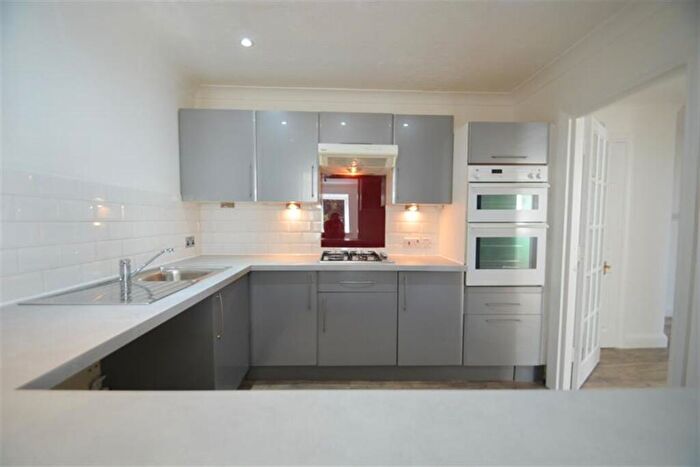 2 Bedroom Flat To Rent In Lower Street, Pulborough, West Sussex, RH20