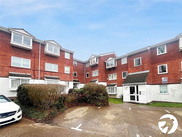 2 Bedroom Flat To Rent In Heathdene Drive, Belvedere, DA17